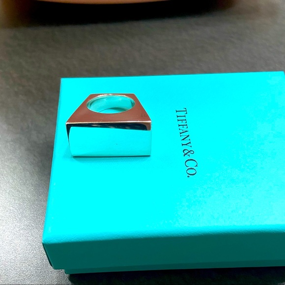 Tiffany & Co, out of retirement rectangle ring, size 6 - Picture 2 of 11